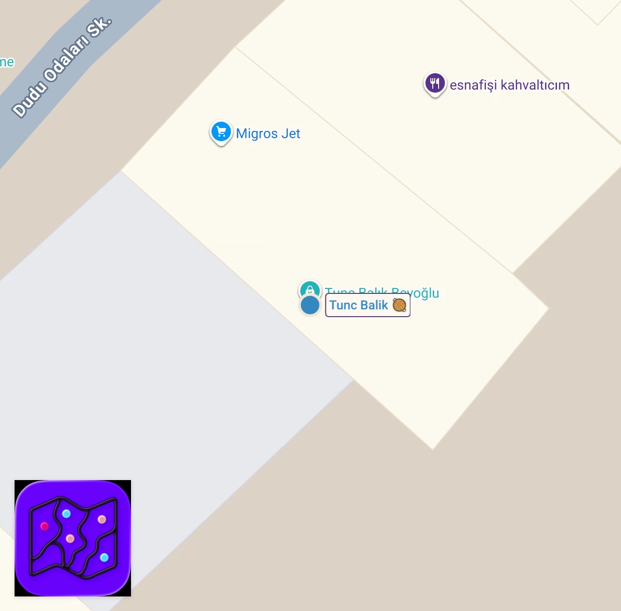 Map of 1 spots from Tunç Balık’ta harika yerli kalamarı ve üç farklı balıktan hazırlanan balık köftesini denedik.
